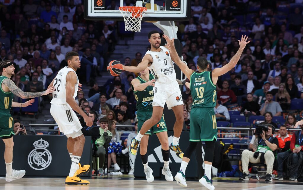 Banderín de Córner Madrid Panathinaikos Euroliga Lyles Sloukas